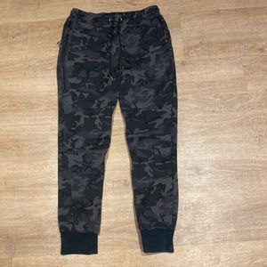 Camouflage Nike Tech Fleece sweatpants